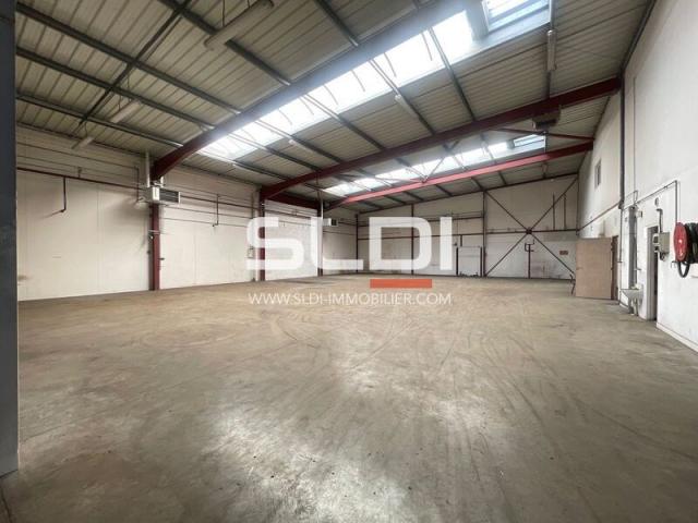 Locaux d'activités A LOUER - MORNANT - 880 m²