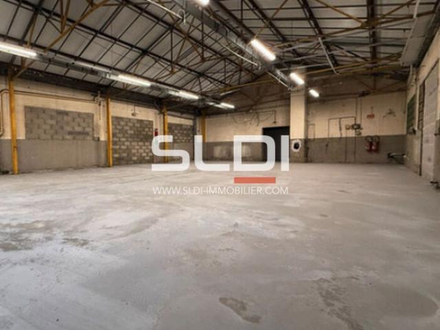 Locaux d'activités A VENDRE - SAINT GENEST LERPT - 235 m²