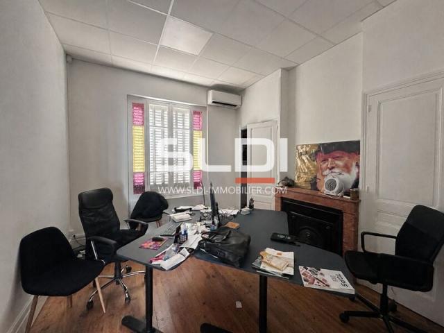 Commerces A LOUER - VILLEURBANNE - 195 m²