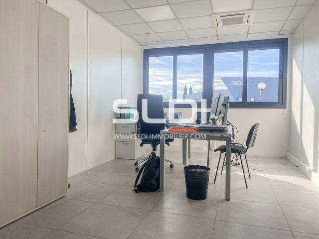 Bureaux A VENDRE OU A LOUER - LIMONEST - 650 m²