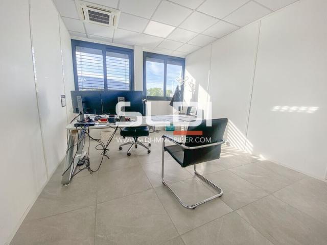 Bureaux A VENDRE OU A LOUER - LIMONEST - 650 m²