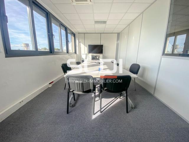 Bureaux A VENDRE OU A LOUER - LIMONEST - 650 m²
