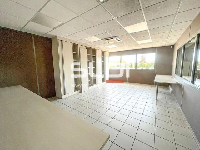 Locaux d'activités A LOUER - VOURLES - 870 m²