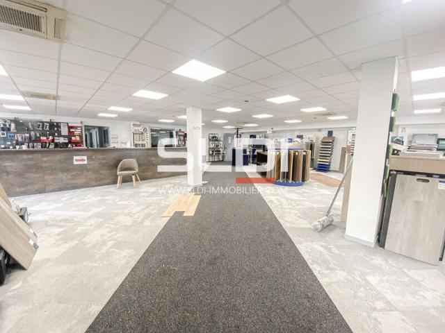 Locaux d'activités A LOUER - VAULX EN VELIN - 931 m²