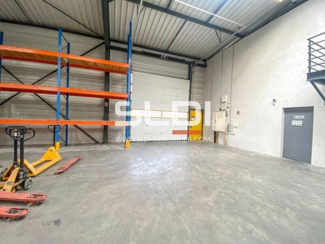 Locaux d'activités A LOUER - VAULX EN VELIN - 931 m²