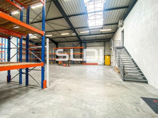 Locaux d'activités A LOUER - VAULX EN VELIN - 931 m²