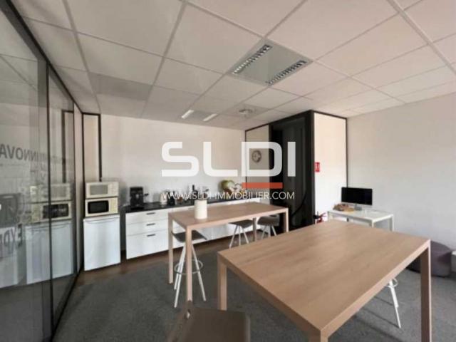 Bureaux A LOUER - LIMONEST - 603 m²