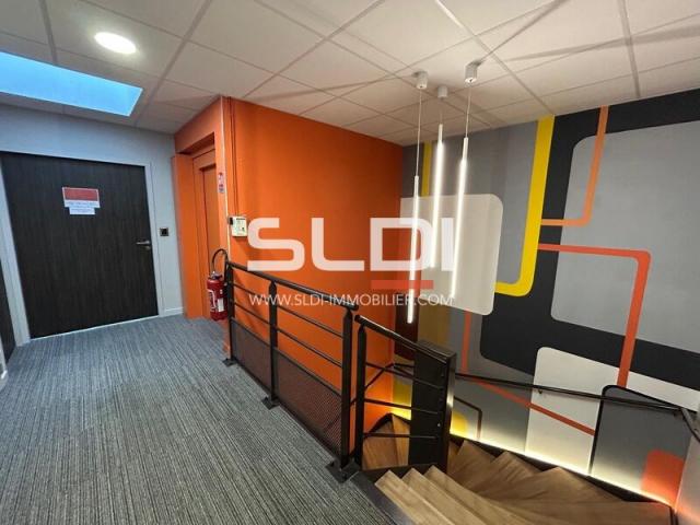 Bureaux A LOUER - DARDILLY - 134 m²