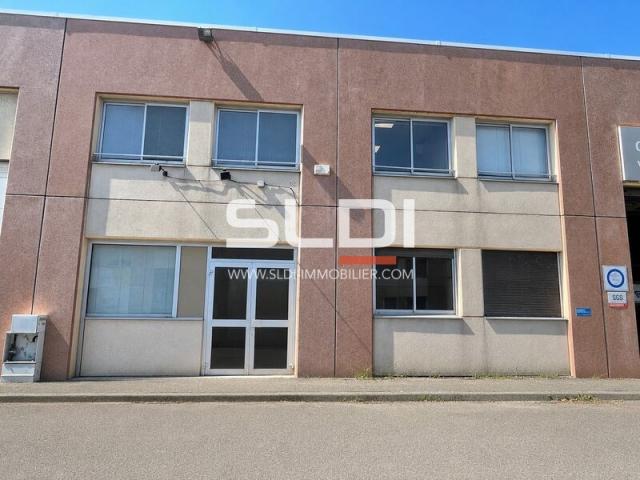 Locaux d'activités A LOUER - CHASSIEU - 333 m²
