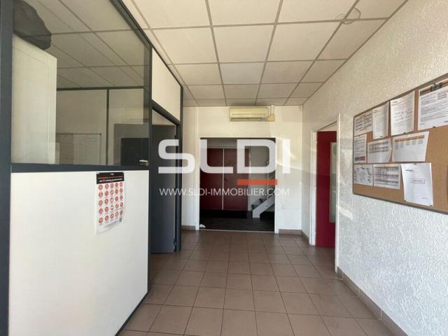 Locaux d'activités A LOUER - CHASSIEU - 333 m²