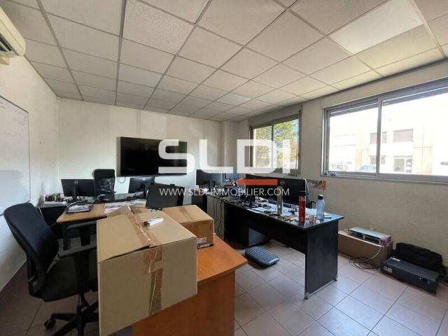 Locaux d'activités A LOUER - CHASSIEU - 333 m²