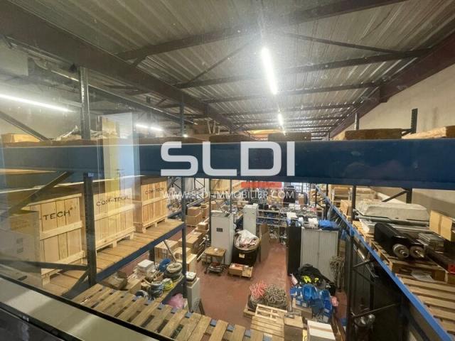 Locaux d'activités A LOUER - CHASSIEU - 333 m²