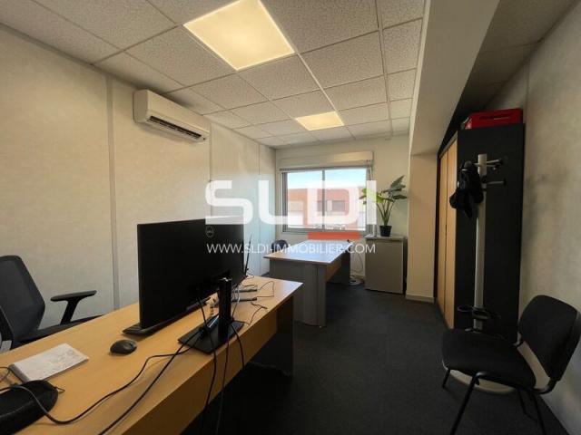 Locaux d'activités A LOUER - CHASSIEU - 333 m²