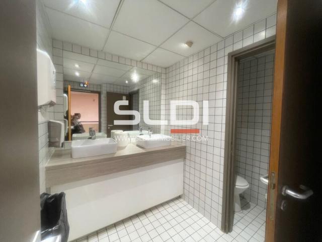 Bureaux A VENDRE - BRON - 793 m²
