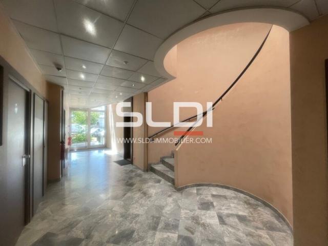 Bureaux A VENDRE - BRON - 793 m²