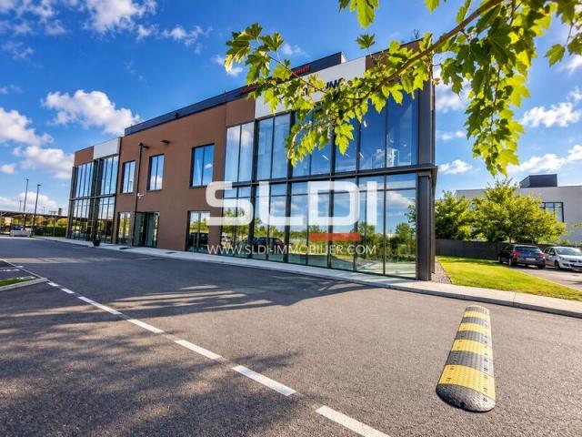 Commerces A LOUER - MEYZIEU - 220 m²