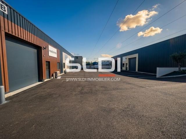 Locaux d'activités A LOUER - JONAGE - 1 657 m²