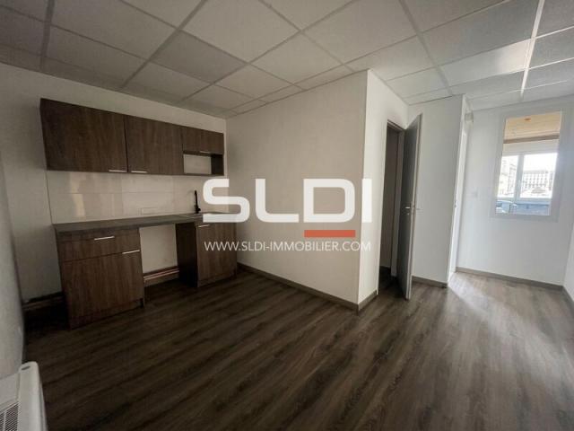 Locaux d'activités A LOUER - JONAGE - 1 657 m²