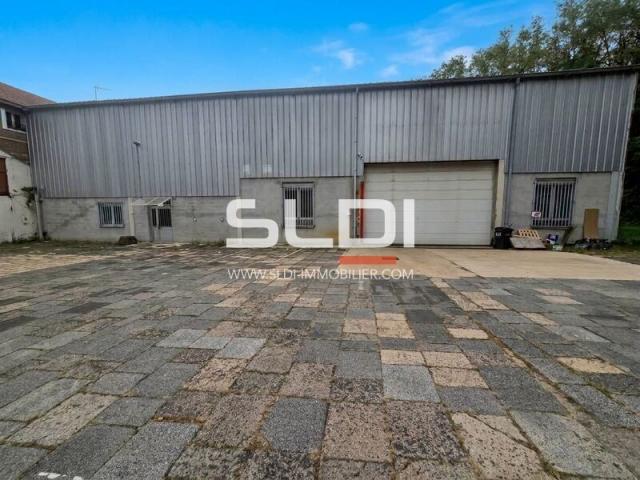 Locaux d'activités A LOUER - SAINT ETIENNE - 1 050 m²