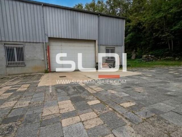 Locaux d'activités A LOUER - SAINT ETIENNE - 1 050 m²