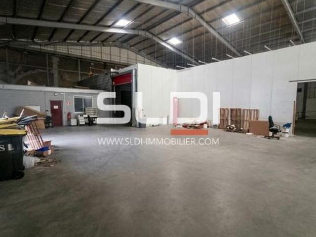 Locaux d'activités A LOUER - SAINT ETIENNE - 1 050 m²