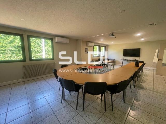 Bureaux A VENDRE - AMBERIEUX - 670 m²