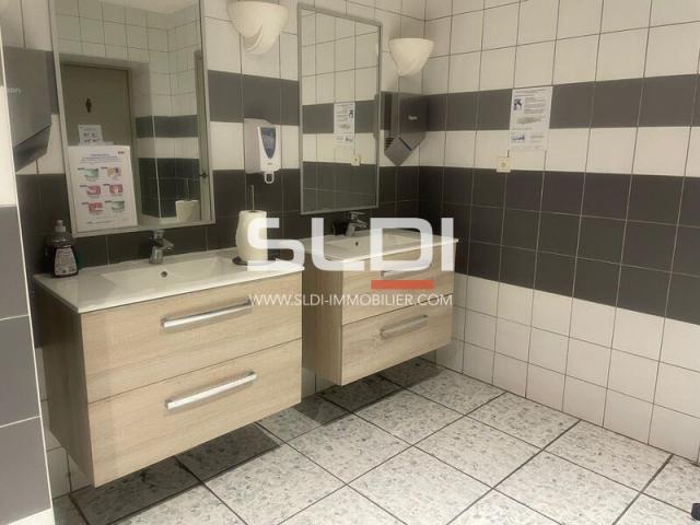Bureaux A VENDRE - AMBERIEUX - 670 m²