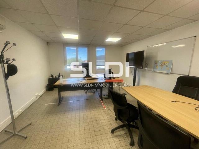 Locaux d'activités A VENDRE - AMBERIEUX - 1 910 m²
