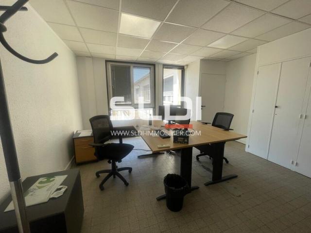 Locaux d'activités A VENDRE - AMBERIEUX - 1 910 m²