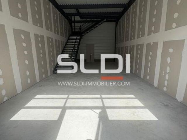 Locaux d'activités A LOUER - MONTMERLE SUR SAONE - 135 m²