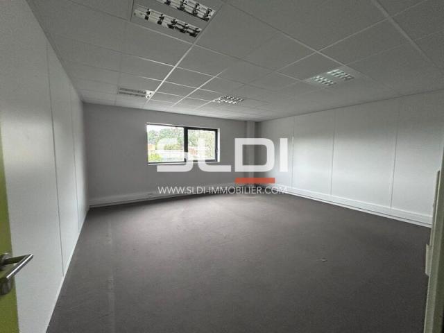 Locaux d'activités A LOUER - MARCILLY D'AZERGUES - 820 m²