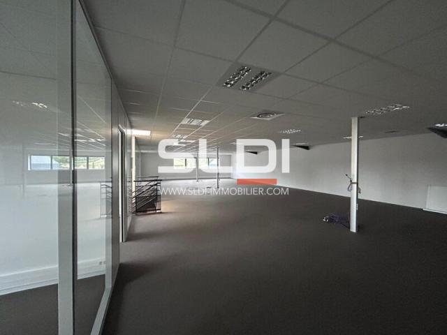 Locaux d'activités A LOUER - MARCILLY D'AZERGUES - 820 m²