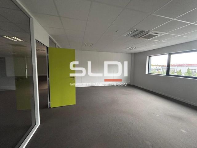 Locaux d'activités A LOUER - MARCILLY D'AZERGUES - 820 m²