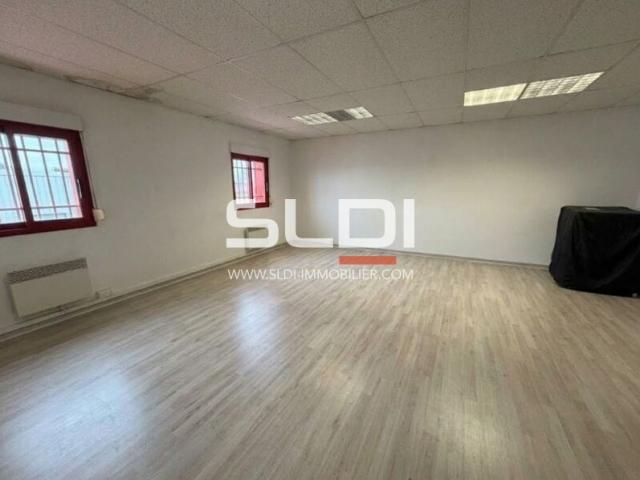 Locaux d'activités A LOUER - CHASSIEU - 328 m²