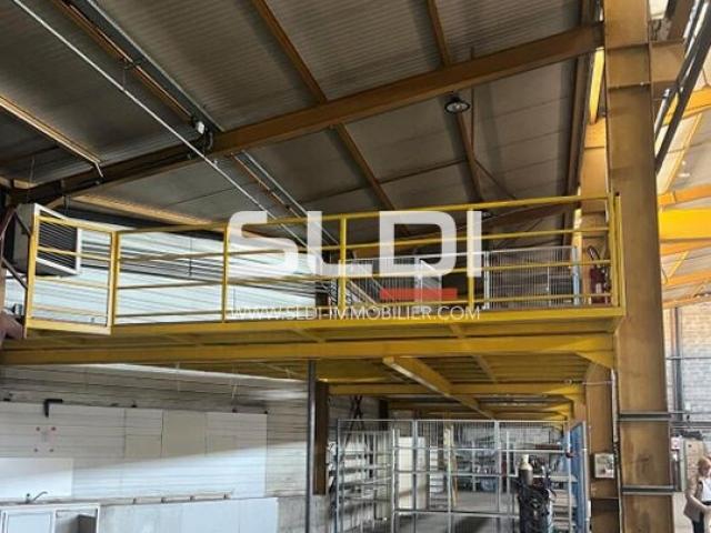 Locaux d'activités A LOUER - VAULX EN VELIN - 2 140 m²