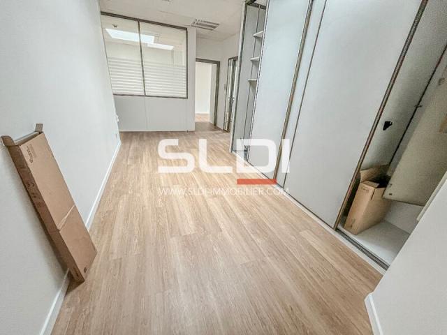 Bureaux A LOUER - VILLEURBANNE - 545 m²