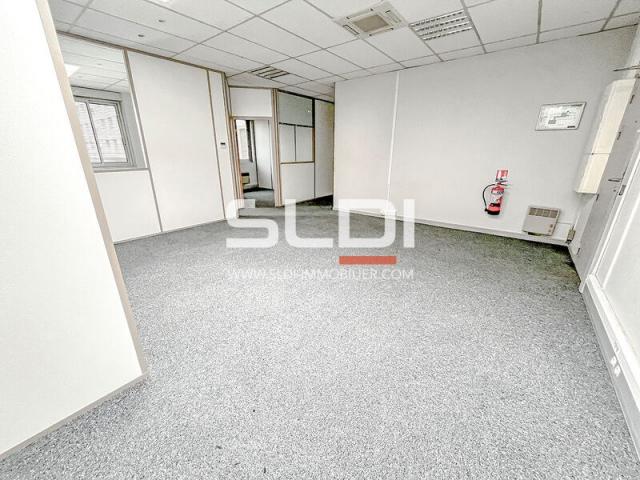 Bureaux A LOUER - VILLEURBANNE - 545 m²