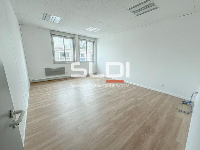 Bureaux A LOUER - VILLEURBANNE - 545 m²