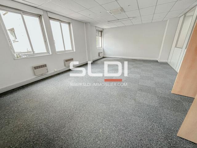 Bureaux A LOUER - VILLEURBANNE - 545 m²