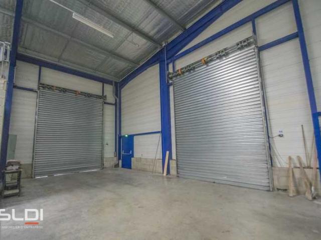 Locaux d'activités A LOUER - COLOMBE - 1 102 m²