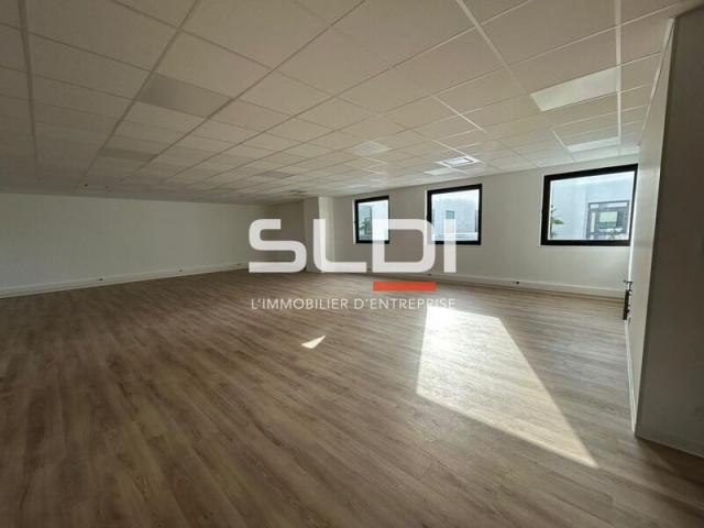 Bureaux A LOUER - LIMONEST - 2 078 m²