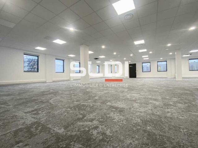 Bureaux A VENDRE OU A LOUER - MONTLUEL - 1 311 m²