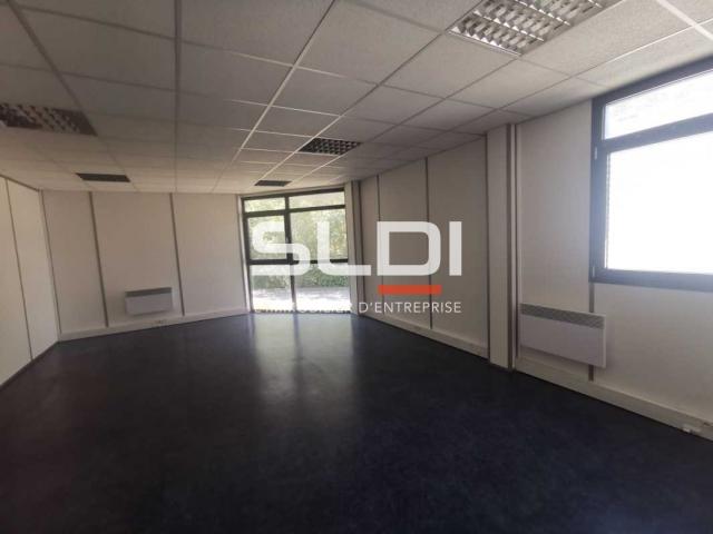 Locaux d'activités A LOUER - ECHIROLLES - 781 m²