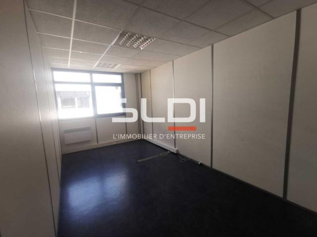 Locaux d'activités A LOUER - ECHIROLLES - 781 m²