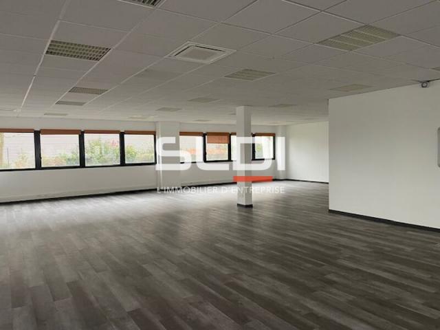 Bureaux A LOUER - SAINT PRIEST - 1 216 m²