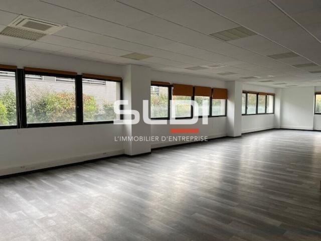 Bureaux A LOUER - SAINT PRIEST - 1 216 m²