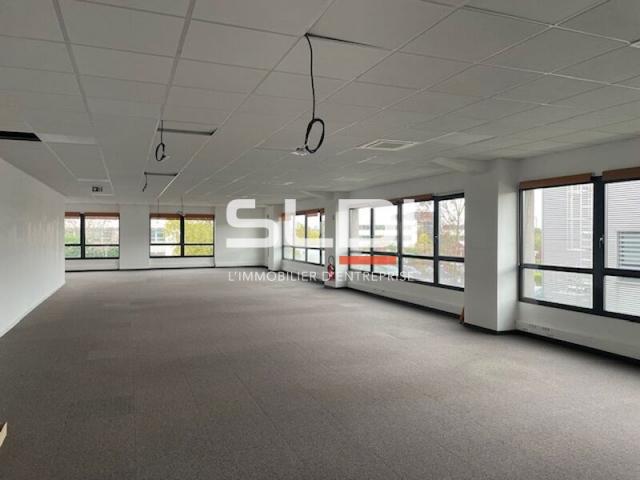 Bureaux A LOUER - SAINT PRIEST - 1 216 m²