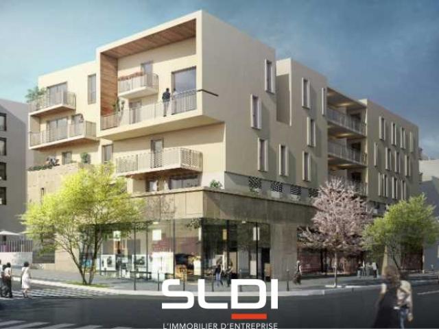 Commerces A VENDRE OU A LOUER - SATHONAY CAMP - 685 m²