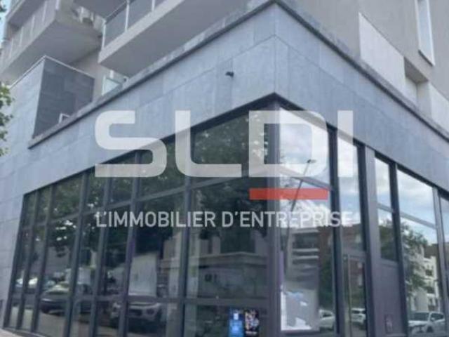Commerces A VENDRE OU A LOUER - SATHONAY CAMP - 685 m²