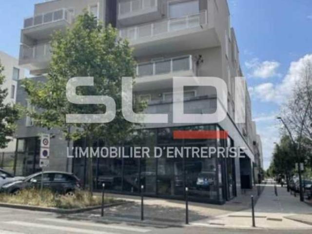 Commerces A VENDRE OU A LOUER - SATHONAY CAMP - 685 m²